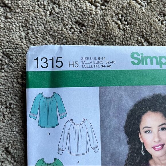 Simplicity Pattern 1315 Misses Pullover Blouse Size 6-14 - Picture 5 of 7